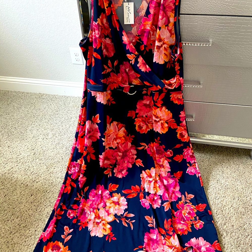 New with tags, short sleeved dress